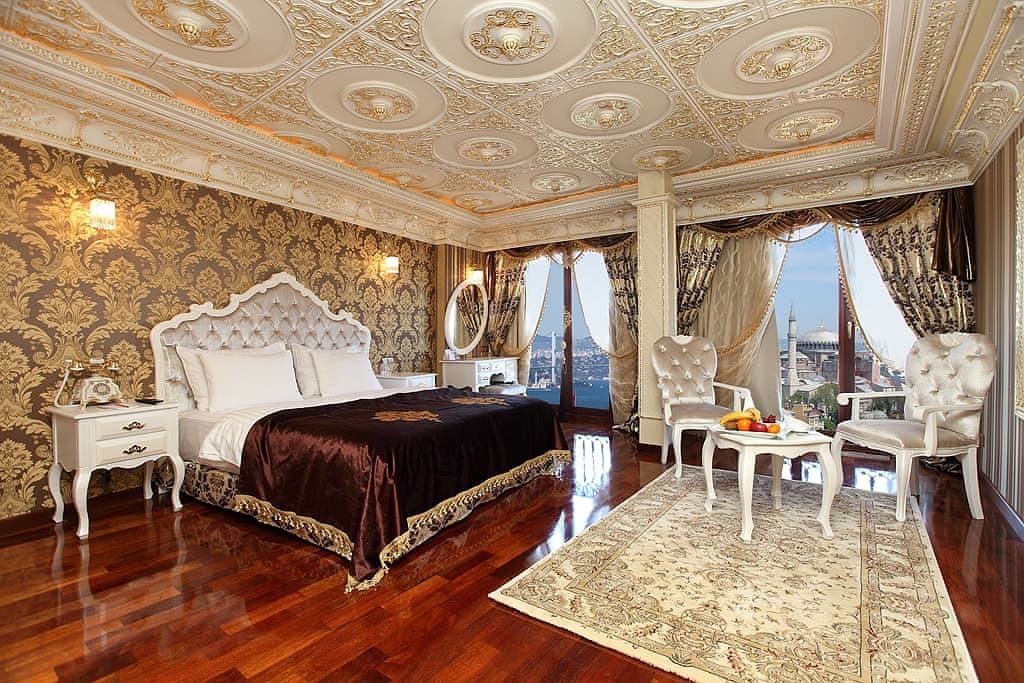 Delux Golden Horn