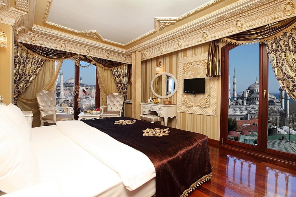 Delux Golden Horn