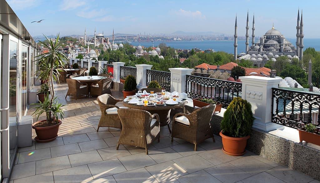 Delux Golden Horn