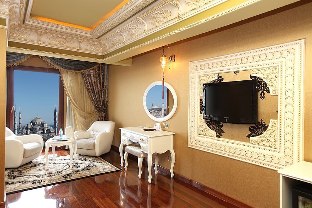 Delux Golden Horn