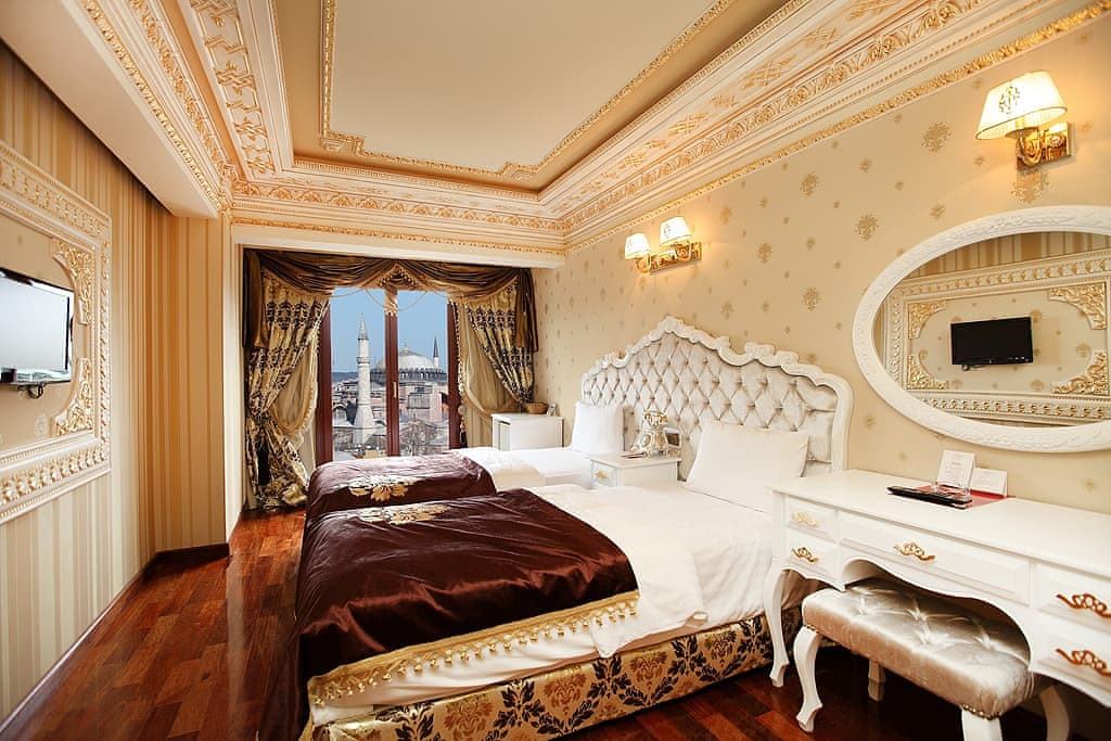 Delux Golden Horn