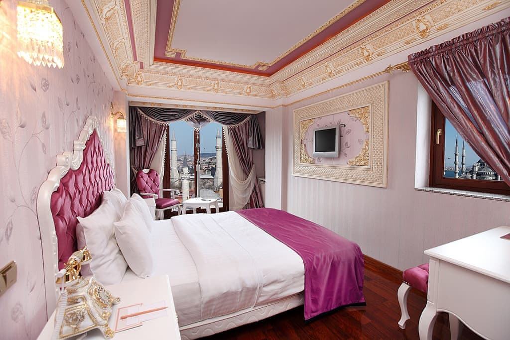 Delux Golden Horn